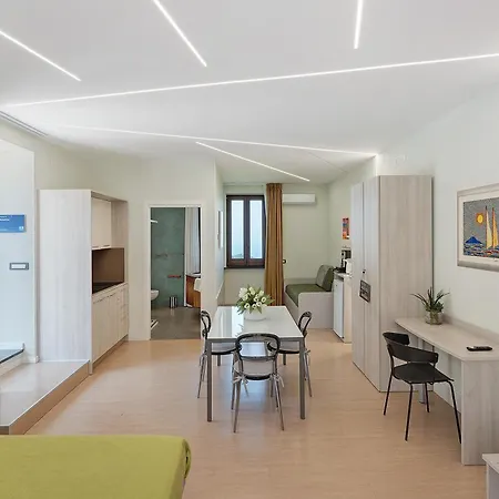 Sunshine Apartment *